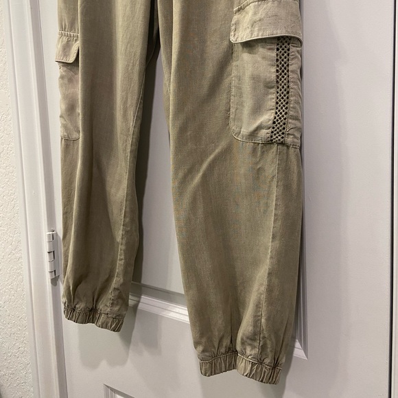Anthropologie - Cloth & Stone - Vintage Olive Cropped Joggers - Picture 4 of 9